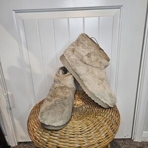 Arizona Jean Co. "Slater" Faux Fur Boot Slippers | Sand | Women's Size 7